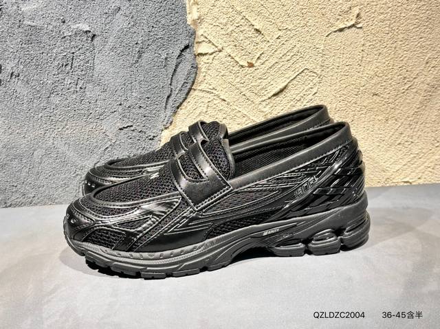 220 #新品上市实拍 New Balance Warped Runner Uwrpomob 复古休闲运动慢跑鞋，破坏解构做旧，步态稳定。T-Beam大底提供足
