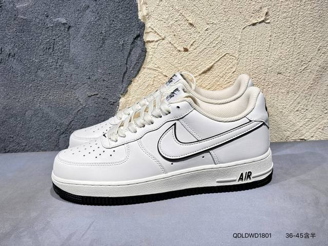 210 耐克 Nike Air Force 1 '07空军一号 百搭休闲运动板鞋。柔软、弹性十足的缓震性能和出色的中底设计，横跨复古与现代的外型结合，造就出风靡