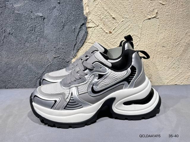 250 #新品上市# Gg-Cc 赵露思同款休闲凉鞋 70119-3银色 #广东大厂出品 时髦Look轻松定格 不费力展现率性氛围 酷帅机能风不规则设计 大长腿