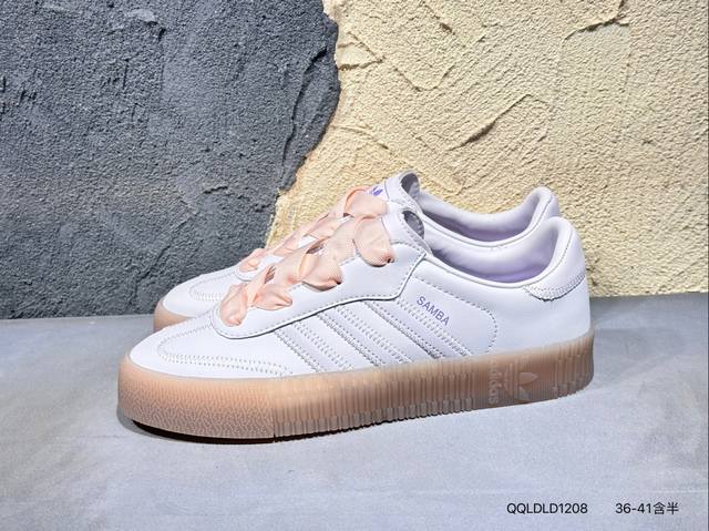 140 Adidas三叶草Samba Rose 桑巴蔷薇系列低帮德训厚底休闲板鞋 该鞋款鞋面采用多种材料拼接(缝/车线) Superstar系列又备受众多滑板