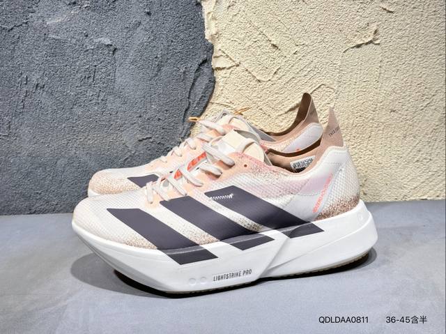 210 #新品上市实拍 #升级原楦原纸版开发#采用轻质单向弹性梭织鞋面材质#中底搭载Lightstrike高密度发泡+前掌单块Lightstrike Pro避震