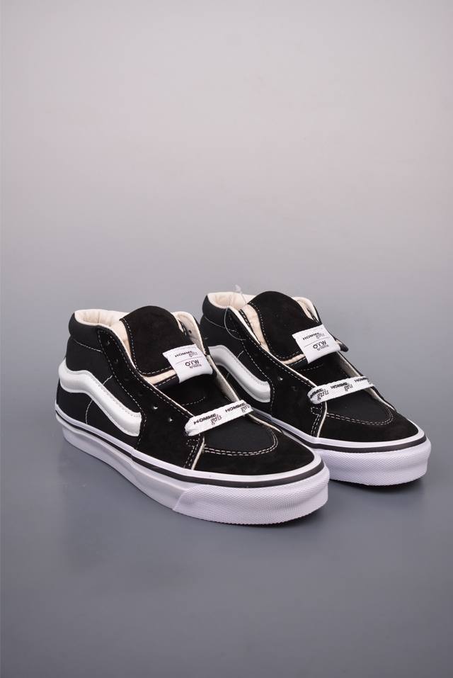 210 Hommegirls X Vans Sk8-Mid 时尚百搭中帮休闲硫化板鞋 Vans Otw又一新作来袭 鞋款采用Sk8-Mid为蓝本 搭配加粗的侧