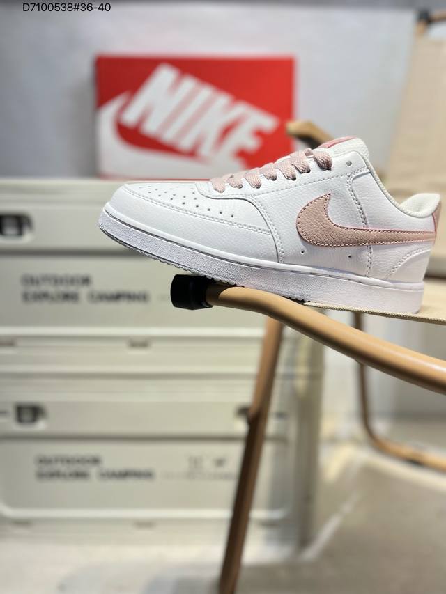 100 Nike Court Vision Lo 低帮百搭 透气休闲运动板鞋 兼顾舒适脚感和出众风范 演绎匠心之作 结构性的支撑贴合感结合复古篮球设计 货号:C