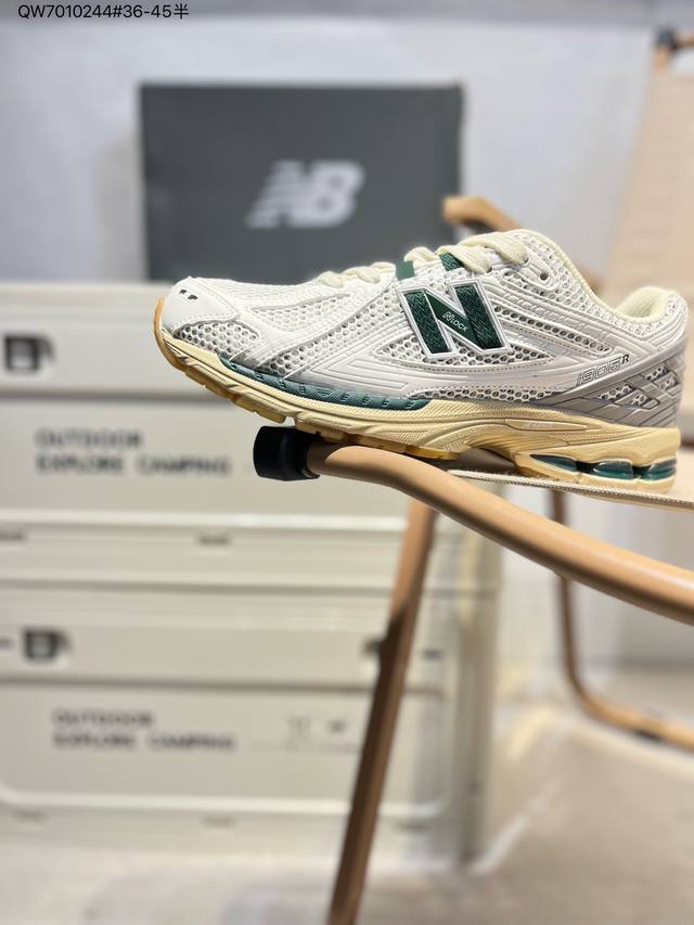 180 New Balance 1906系列复古老爹风休闲鞋 #采用轻质牛剖革拼接透气网眼衬垫织物鞋面材质 T-Beam大底提供足步弓支撑，保持步态稳定 后跟搭