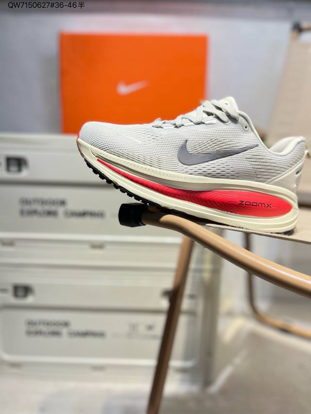 180 Nike Vomero 18 耐克 舒适减震防滑 低帮跑步鞋 全掌Reactx泡绵中底 前掌和后跟还配备了Air Zoom气垫单元 据说跑起来更快更舒适