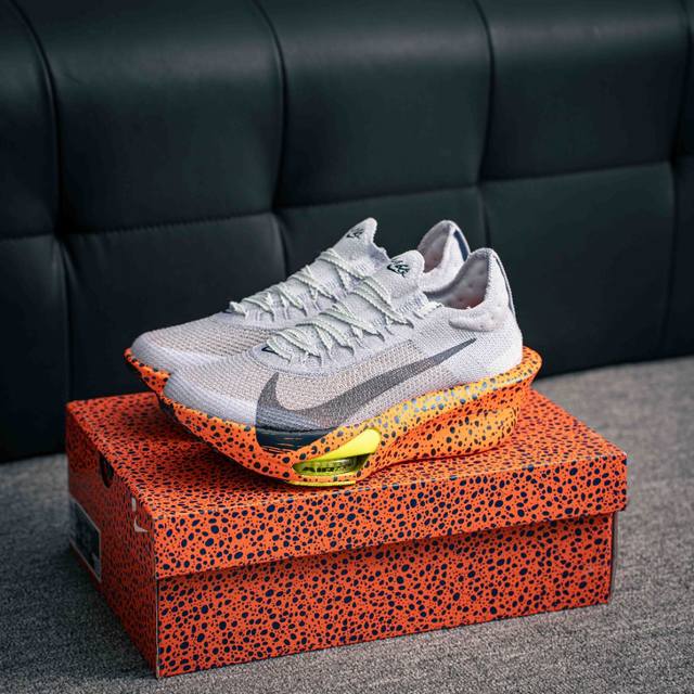 330 核心私 Nike Air Zoom Alphafly Next% 3 马拉松 灰橘红 2024全新马拉松超级跑鞋 有史以来最轻盈、测试次数最多的Nk A