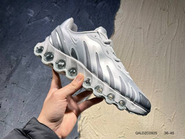 180 耐克 Nike Air Max Dn8 全掌气垫科技运动跑步鞋Fq7860-005。鞋款采用醒目渐变织物和动态波浪状结构鞋面，搭配黑色中底和外底，以及