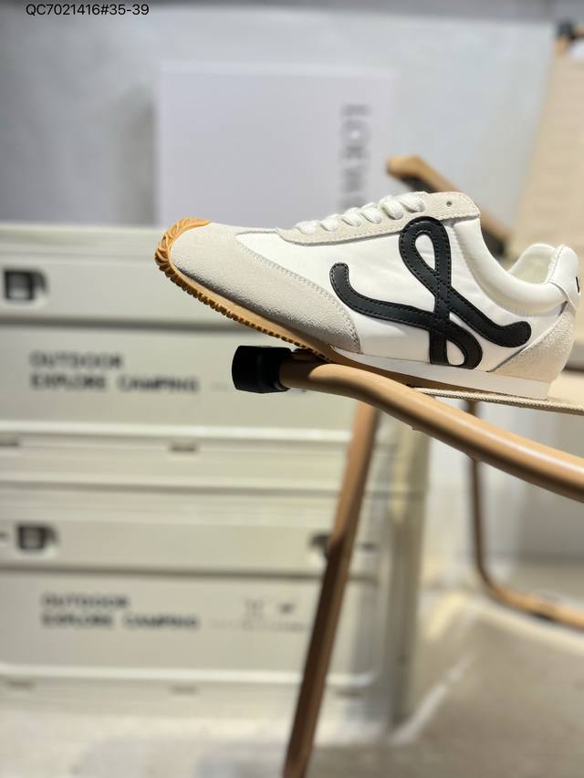 250 西班牙百年皮具奢华品牌/罗意威Loewe Ballet Runner 2.0 Sneakers 芭蕾舞2.0系列阿甘复古风德训薄底百搭休闲运动鞋 尼龙和