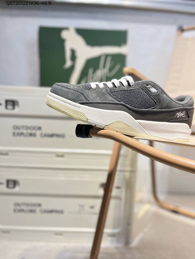 200 Nike Air Jordan 4 Retro Og 中帮 迈克尔·乔丹Aj4代乔4 复古休闲运动文化篮球鞋。秉承轻量化的速度型篮球鞋设计思想完成设计，
