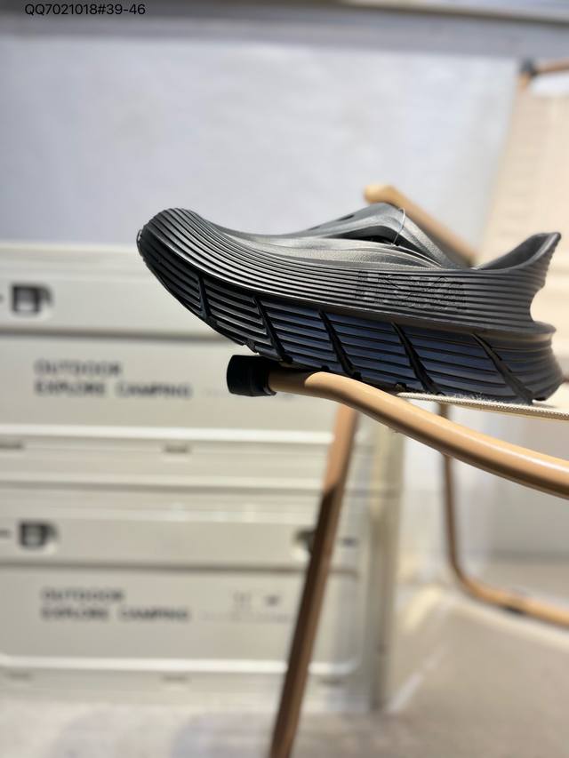 140 美国休闲鞋履品牌·卡骆驰联乘新晋国际知名鞋类设计师Salehe Bembury X Crocs Pollex Clog"Peach"夏日沙滩室内外穿搭休