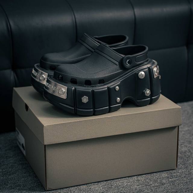 290 核心私 巴黎世家Balenciaga X Crocs Hardcrocs Sandal全黑铆钉 哈德系列穆勒风松糕厚底夏季沙滩涉水百搭潮流系带休闲拖鞋式