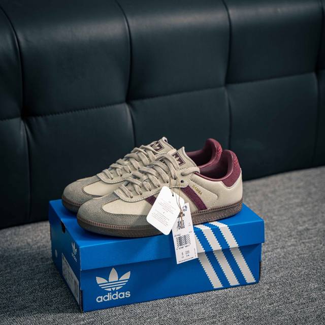 220 核心私 Adidas Samba Og 桑巴舞街头系列德训运动板鞋 采用固色翻毛皮组合牛剖革鞋面材质 外置正确3层组合围条加厚烟胶橡胶大底 货号：Id1