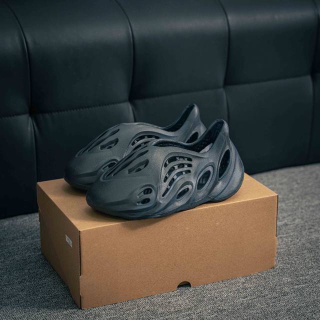 120 核心私 椰子Slide侃爷同款 午夜蓝 Yeezy凉拖鞋 夏季洞洞鞋 一字拖外穿沙滩鞋 尺码: 36 36.5 37.5 38 38.5 39 40 4