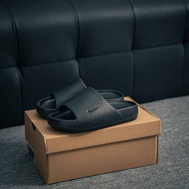100 核心私 Nike Calm Slide 防滑耐磨一字拖鞋 Nk耐克一体成型高弹拖鞋 原产材质 耐磨抗造沙滩鞋 货号：Fd4116 001 尺码：36 3