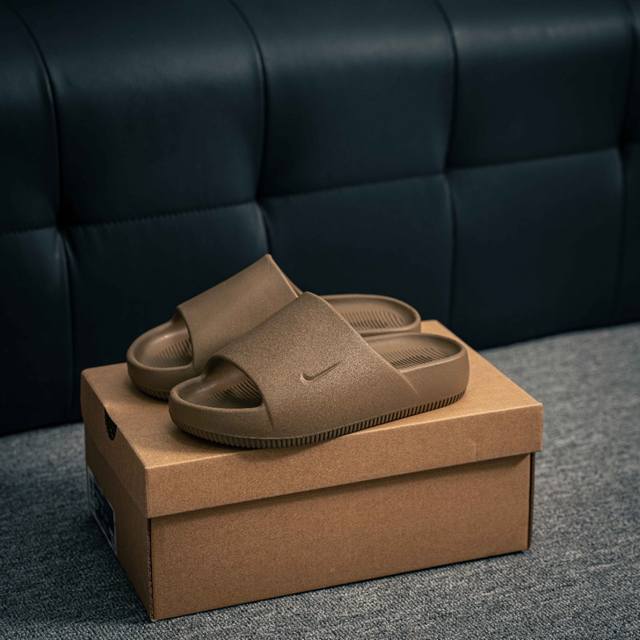 100 核心私 Nike Calm Slide 防滑耐磨一字拖鞋 Nk耐克一体成型高弹拖鞋 原产材质 耐磨抗造沙滩鞋 货号：Fd4116 500 尺码：36 3
