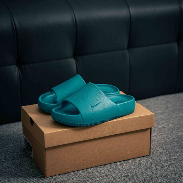 100 核心私 Nike Calm Slide 防滑耐磨一字拖鞋 Nk耐克一体成型高弹拖鞋 原产材质 耐磨抗造沙滩鞋 货号：Fd4116 300 尺码：36 3