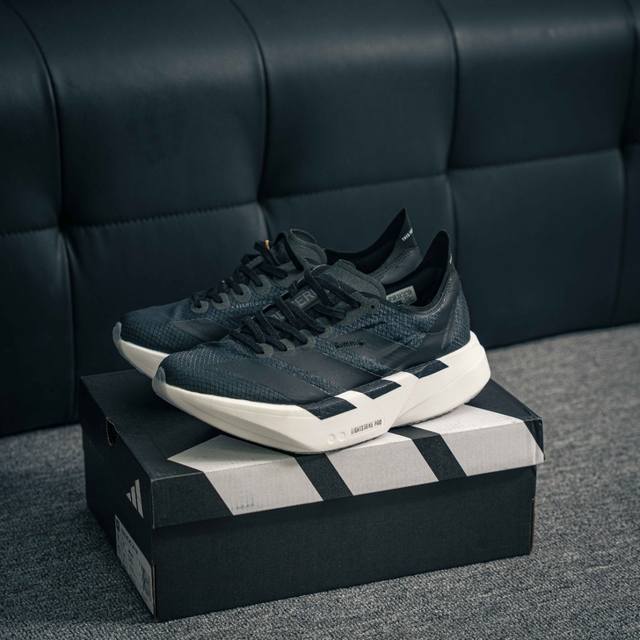 250 核心私 Adidas Adizero Adios 4 M轻盈跑鞋 耐磨减震专业跑步鞋 冲向目标，一路向前，不断挑战和突破自我 无论是平时训练还是马拉松，