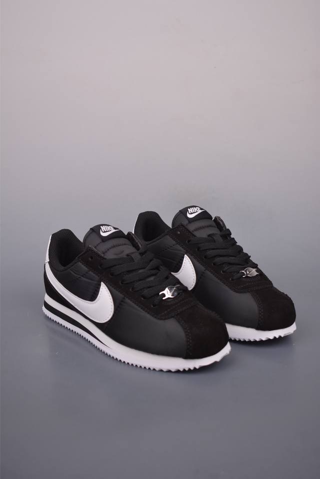 180 原装渠道订单 实体充正操作 Nike Classic Cortez Leather 秉承元年款经典风格 糅合防水鞋面设计 传统鞋带系统和覆面设计增强贴