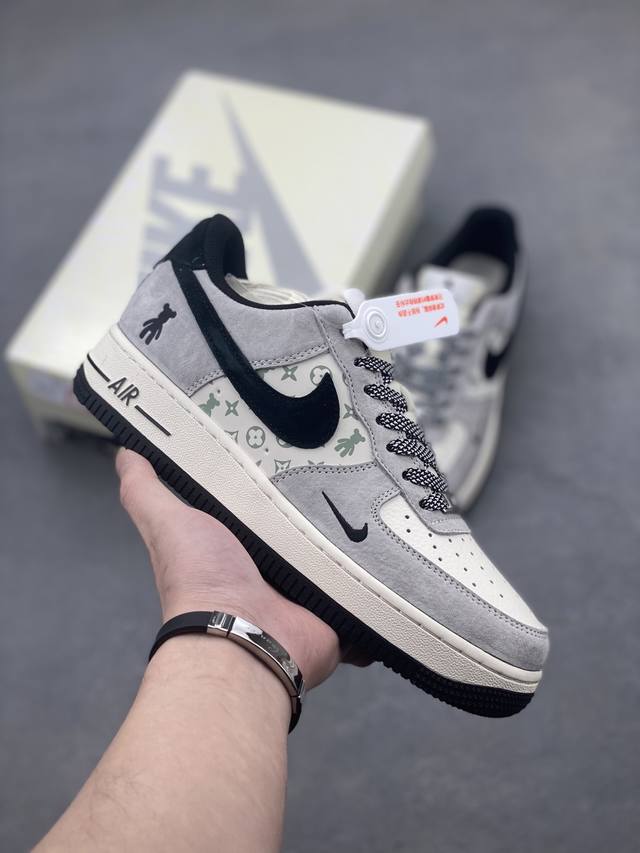 本地自取260 海外限量发售！公司级Nike Air Force 1 '07 Low “暴力熊联名--灰黑印花”空军一号 低帮 运动鞋 休闲鞋 折边针车 工艺难