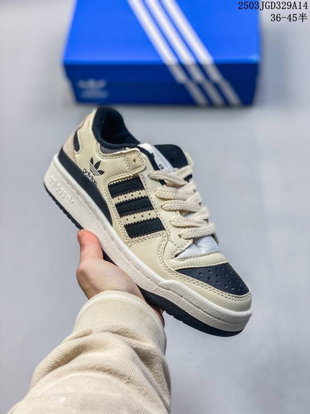 160 adidas 阿迪达斯罗马系列 Forum 84 Low Shoes 饰有摩登细节的Forum 经典板鞋运动鞋休闲篮球运动鞋。当Adidas Forum