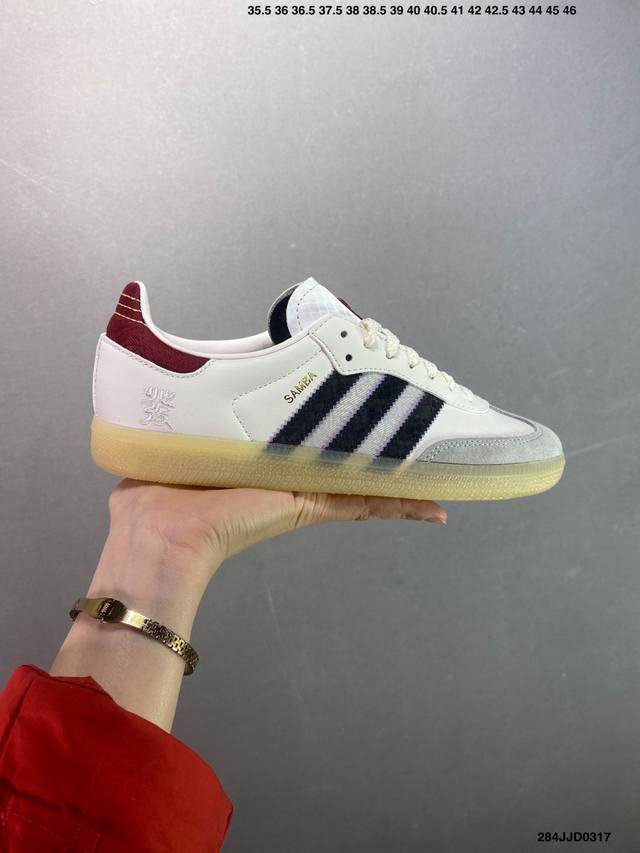 140 公司级Adidas Originals Samba Og阿迪达斯三叶草休闲鞋男鞋女鞋蛇年限定款新年款经典运动鞋德训鞋 以白色为主，鞋头采用浅灰色麂皮呈现