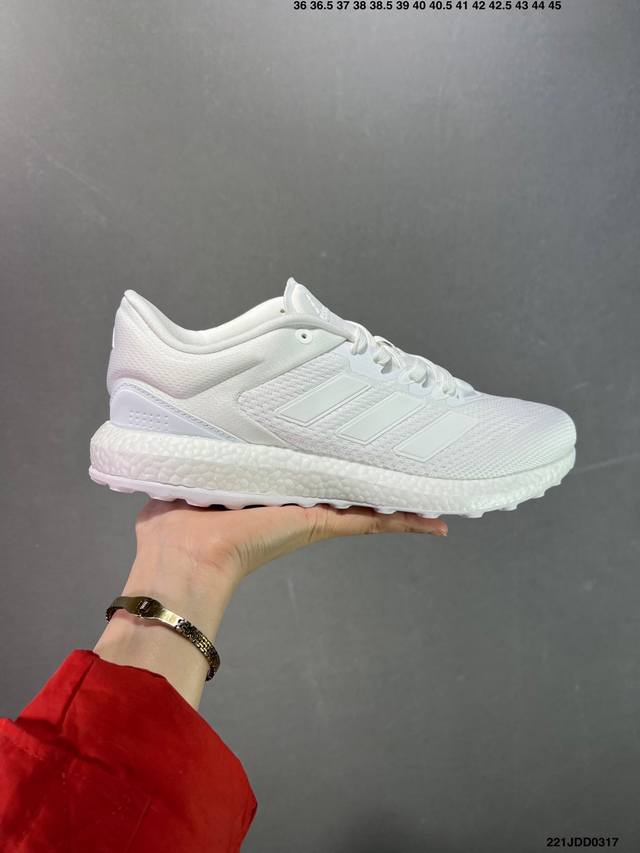 130 ad Pureboost Select 阿迪轻便透气爆米花休闲跑鞋 鞋款保持独特造型以及S型后跟设计 两侧支撑条提供安全稳定的支撑作用,后跟支撑片采用了