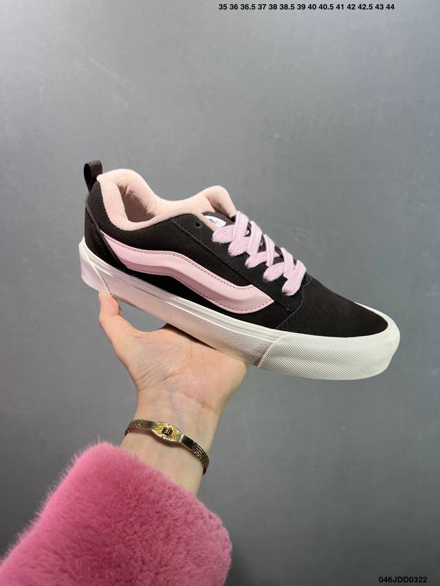 130 vans Classics Knu Skool 苏格兰格纹拼接 厚鞋舌面包鞋 vans联名超火的土豆鞋，复古经典，鞋头放大、包边上移加厚、鞋舌加厚。Va
