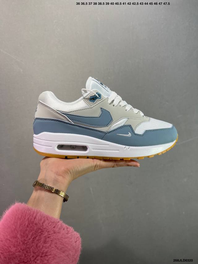 230 公司级耐克/Nike Air Max1 Sp混合科技 透气后掌半气垫慢跑鞋 兼具非凡优质外观和出色穿着体验！性能出众的一双透气鞋面后置半掌气垫运动鞋。货