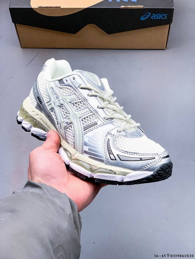 210 亚瑟士Kith X Asics Gel-Kayano 12.1低帮休闲跑步鞋，鞋款以K12作为基底，采用了Nimbus 17的鞋底单元，将缓震和稳定集合