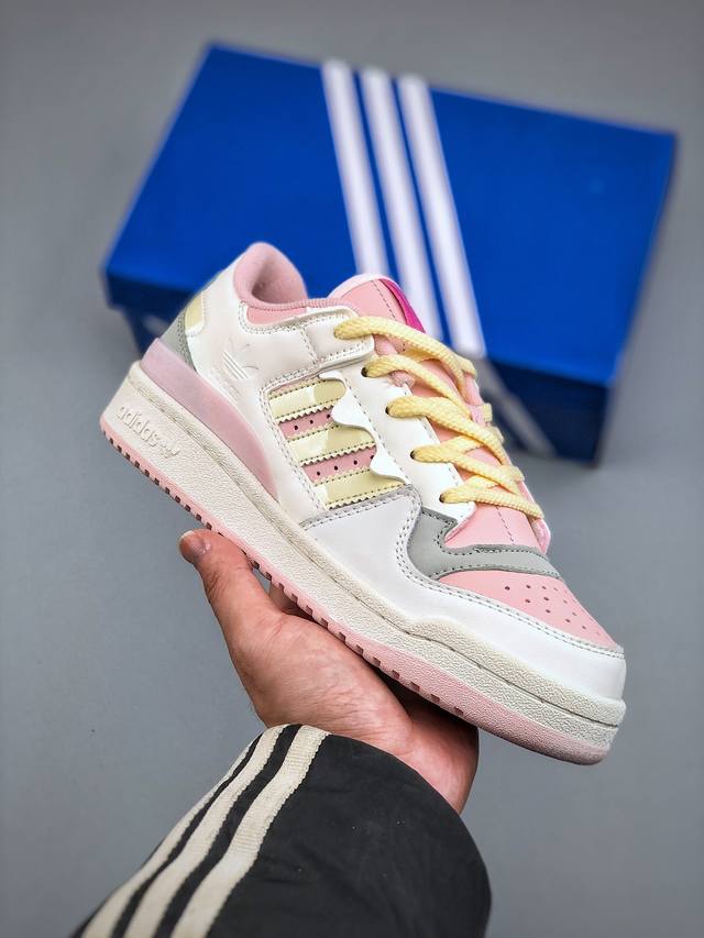 260支持放店 Adidas Forum Low Cl低帮百搭潮流休闲运动板鞋以复古篮球鞋的外形为基础 采用皮革拼接简约百搭 更加贴合舒适 中底内侧网格造型起到