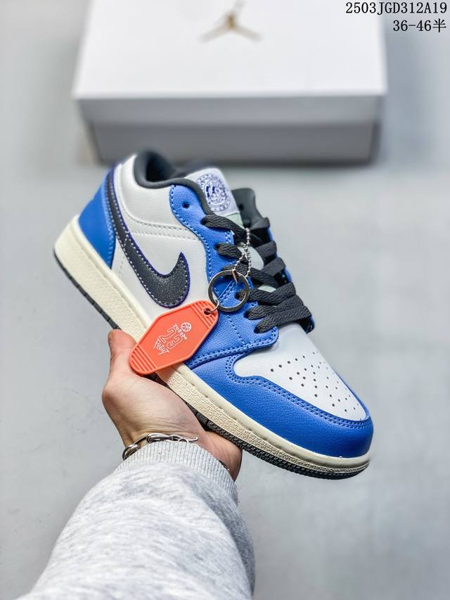 160 air Jordan 1 Low 低帮 乌梅子酱 Aj1 乔丹1代 Aj1 乔1 低邦 波尔多酒红 紫红白 乔丹篮球鞋系列 鞋款整体采用酒红和白色的配色