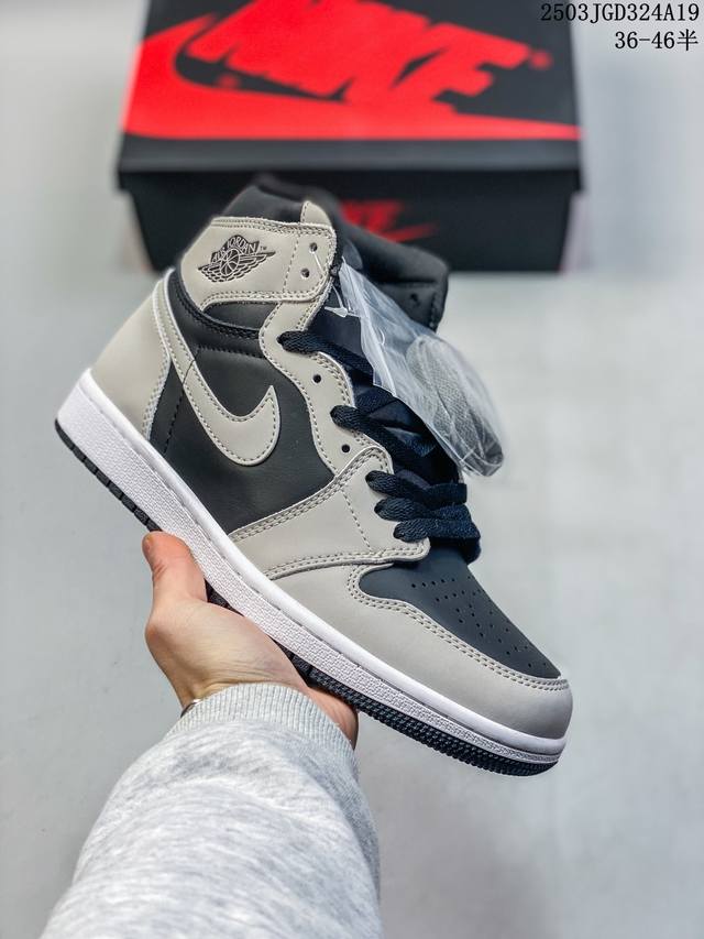 160 真标耐克女款运动板鞋 Nike Air Jordan 1 Retro High Og 乔丹一代Aj1 乔1 Aj1 篮球鞋复刻运动鞋。皮面高帮板鞋的设计