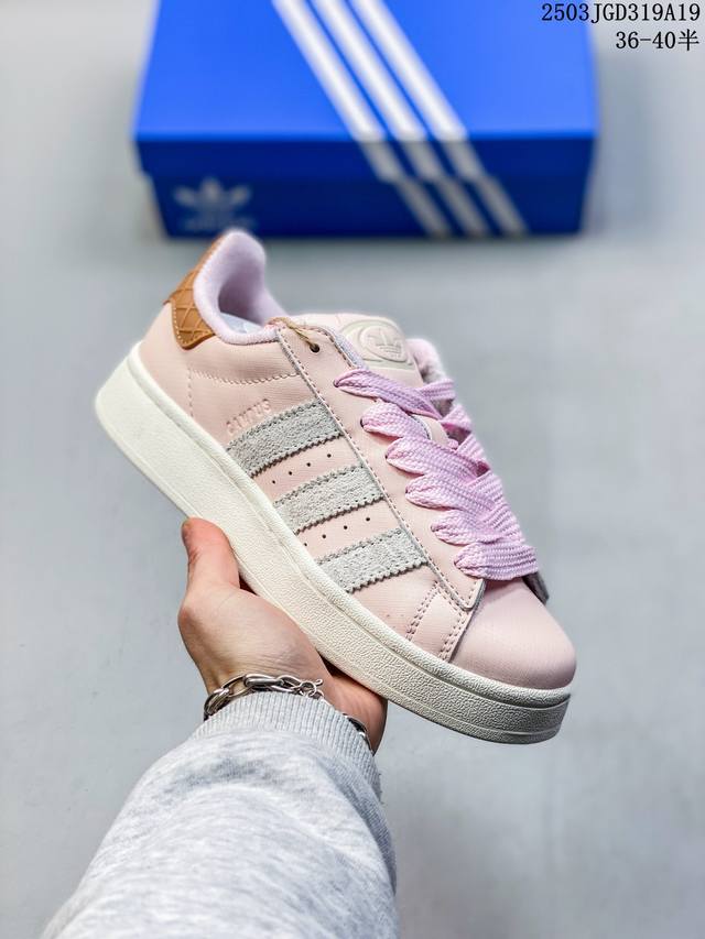 160 adidas Originals Campus 00S 学院系列 面包风经典复古低帮百搭休闲运动板鞋这次 Adidas Originals 选择了以经典