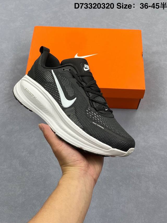 220 nike Air Zoom Vomero 18 舒适减震防滑运动跑鞋 采用轻盈织物合成鞋面材质 中底搭载Zoomx 泡绵 外置外置防滑耐磨橡胶底片 ，缓