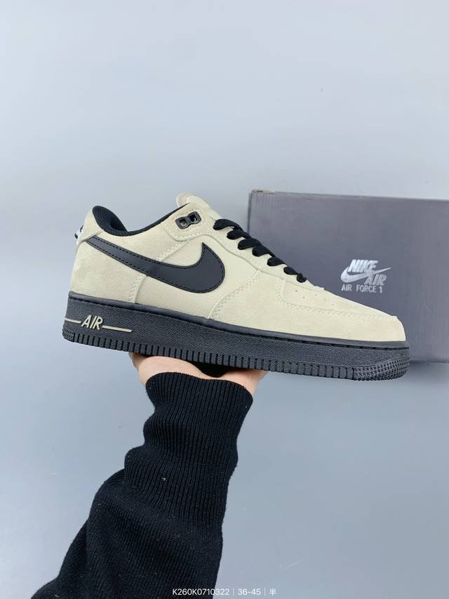：160 nike Air Force 1 Low 空军一号低帮百搭休闲运动板鞋。柔软、弹性十足的缓震性能和出色的中底设计，横跨复古与现代的外型结合，造就出风靡