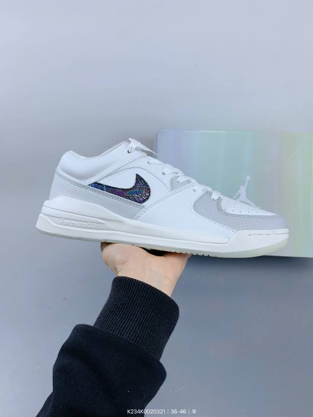 ：200 air Jordan Stadium 90 Aj 简约休闲板鞋 #充满了对 Tinker Hatfeld原创设计的致敬，包括中足网状面板、前足外侧的鲨