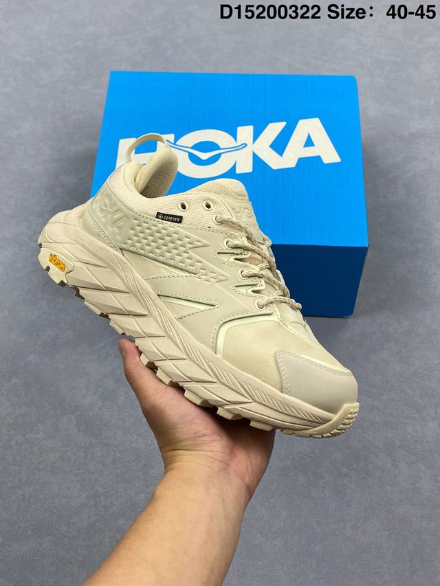 140 hoka One One推出全新路跑训练鞋款Skyward X厚底增高运动老爹鞋，助力跑者轻松开跑。Hoka推出了一款定位于顶级缓震的现象级跑鞋——Sk