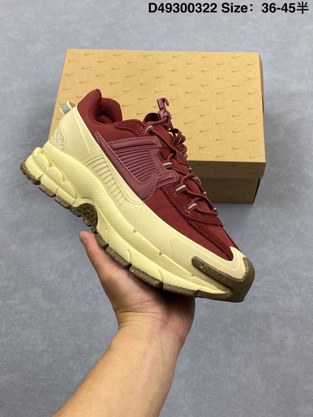 210 公司级耐克Nike Zoom Vomero Roam 马拉松复古跑五代休闲运动慢跑鞋 采用环保纤维革饰片组合网眼布鞋面材质 升级正确后跟Tpu加固 耐弯