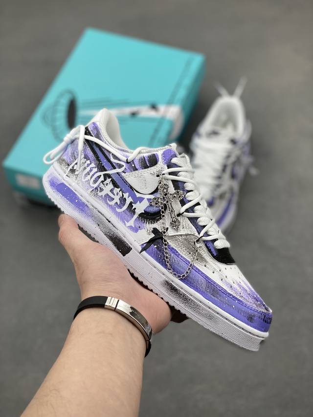 本地自取340 [定制球鞋]Nike Court Vision 1 Low“暮光魅影” 手绘涂鸦定制板鞋 《暮光魅影》是一款以吸血鬼为题材的角色扮演游戏，玩家在