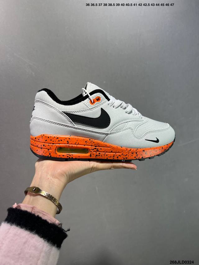 230 公司级耐克/Nike Air Max1 Sp混合科技 透气后掌半气垫慢跑鞋 兼具非凡优质外观和出色穿着体验！性能出众的一双透气鞋面后置半掌气垫运动鞋。货