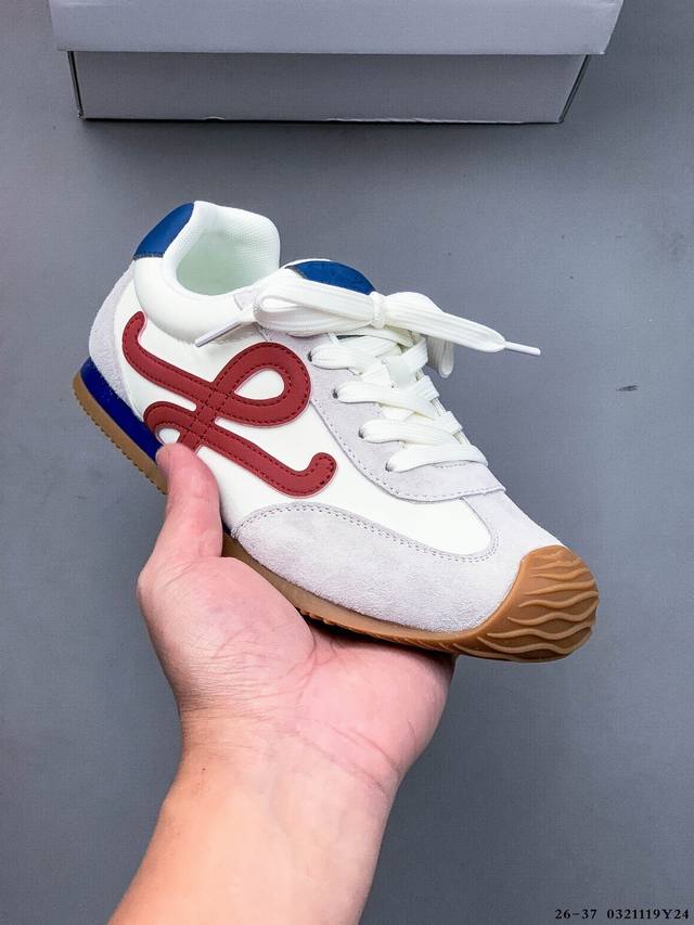 170 loewe罗意威 Ballet Runner 2.0小牛皮 圆头系带 低帮 生活休闲鞋小童鞋 罗意威全新版大头运动鞋Ballet Runner2.0，以
