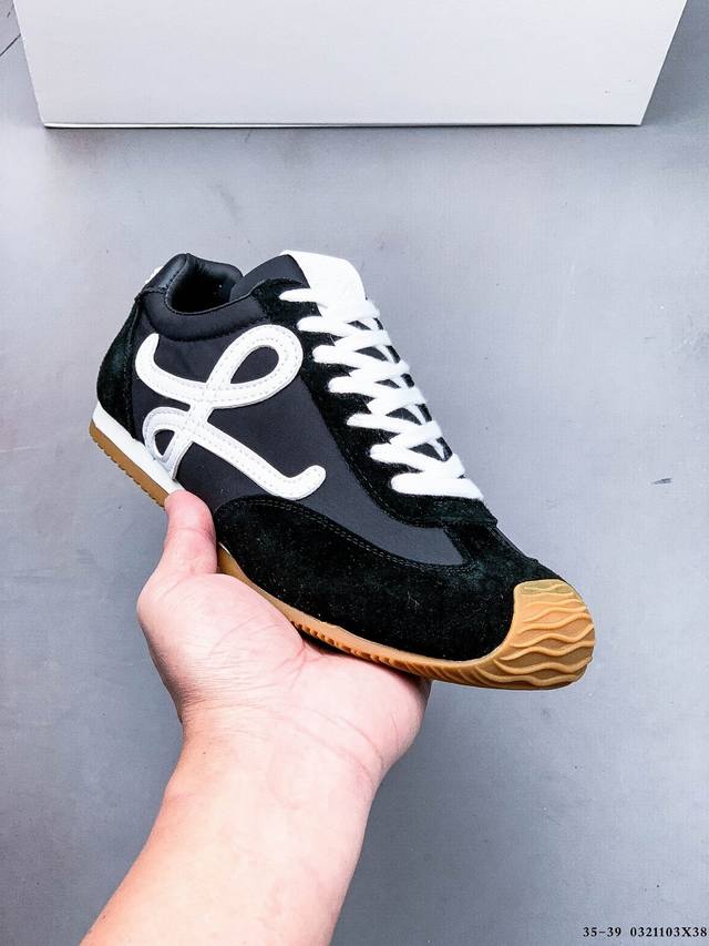 260 公司级！Loewe罗意威 Ballet Runner 2.0小牛皮 圆头系带 低帮 生活休闲鞋 罗意威全新版大头运动鞋Ballet Runner2.0，