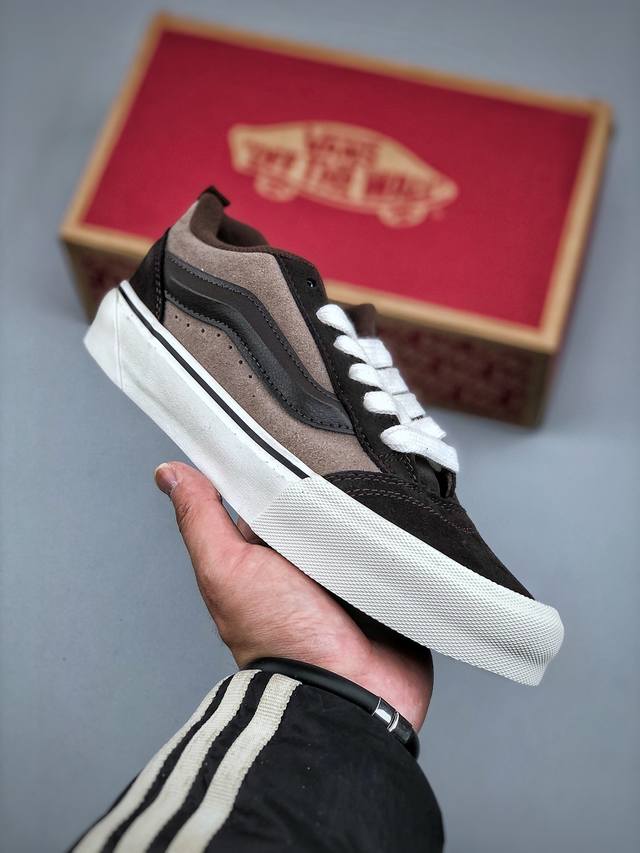 220支持放店 万斯灰色百搭 Vans Knu Skool 冷灰拼接 “春季最帅穿搭”穿灰色是对春秋最大的尊重，帅的不行，必须安利！尺码：35-44（半）