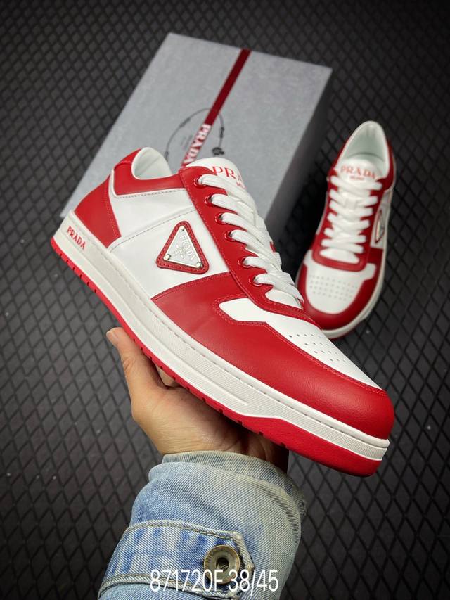 550 F支持放店 广东原装品质 普拉达Prada Downtown Low Sneakers 闹市区系列低帮系带百搭休闲运动小白板鞋“皮革黑白熊猫三角标” 男