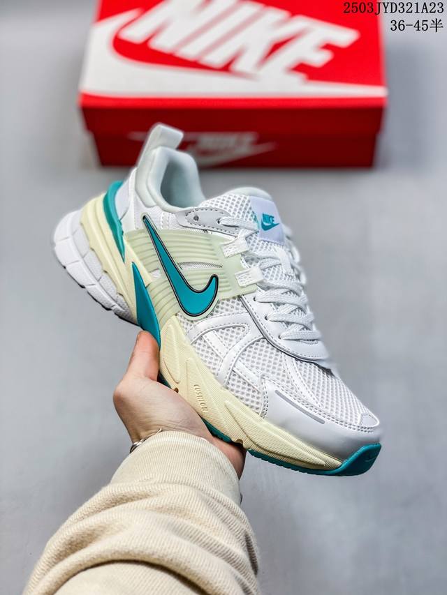 200 nike/耐克 V2K Run 减震防滑 复古低帮跑步鞋 超火复古跑鞋，采用太空革组合呼吸网眼布鞋面材质，搭载正确4层组合底模，嵌入Tpu加固稳定模块,