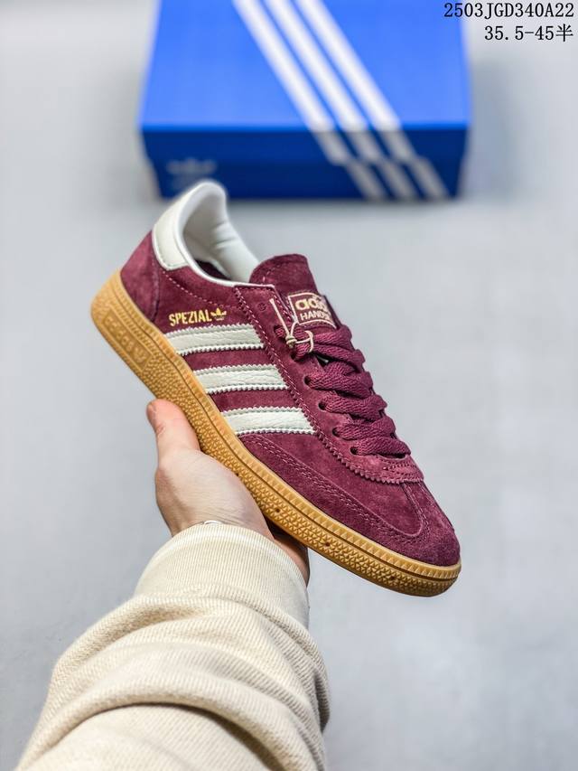 160 阿迪达斯 Adidas Originals Gazelle Indoor复古三叶草防滑透明橡胶板鞋经典运动鞋。这款经典鞋,忠于原版设计,缀撞色三条纹和鞋