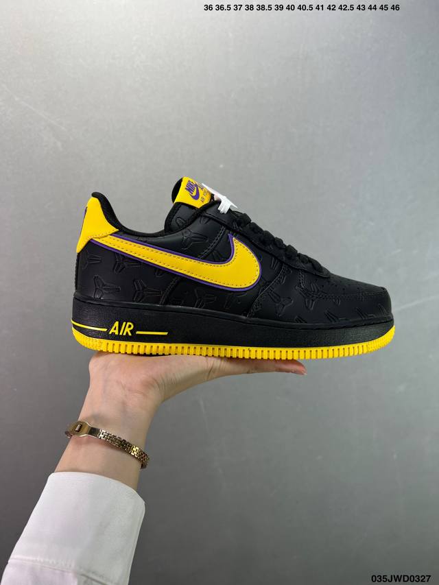 210 公司级Kobe Bryant X Nike Air Force 1 Retro Qs 黑金科比联名 空军一号低帮休闲板鞋 原楦原纸板 纯正空军版型 内置