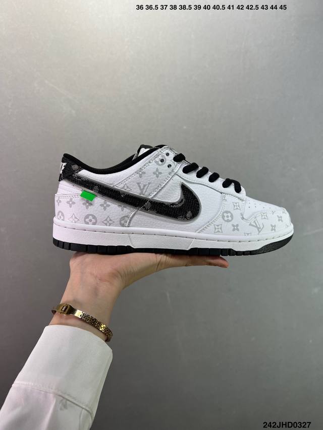170 特价Lv X Nike Dunk Low 白绿 此款主张打破传统的工业化流水线设计限制，以Made By Ideas的超级创意为理念，集结众多潮流设计师