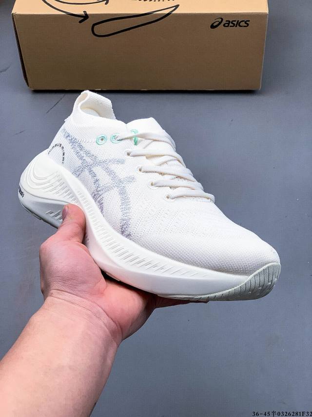 220 在巴黎东京宫，Asics亚瑟士举行了一场发布会，若干空间中有一个白色+原木色调搭建的展厅，属于这里的主角，就是Asics亚瑟士的环保主题鞋款Nimbus