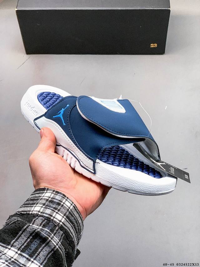 100 air Jordan Aj11 Hydro Retro Slides 飞人运动拖鞋 经典的配色装扮 加上可调节的搭带 Tpr 按摩内底和 Phylon
